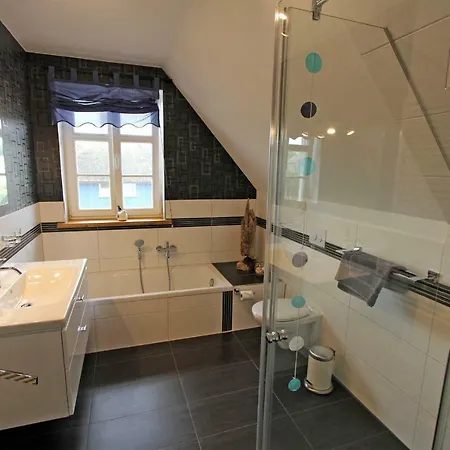 Ferienhaus Direkt Am Wasser F Hébergement de vacances
