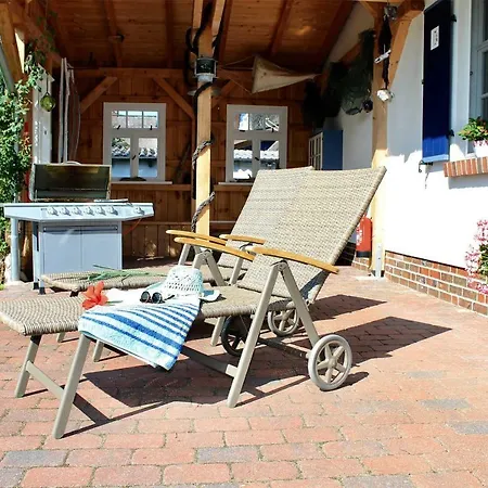 Ferienhaus Direkt Am Wasser F Hébergement de vacances Born