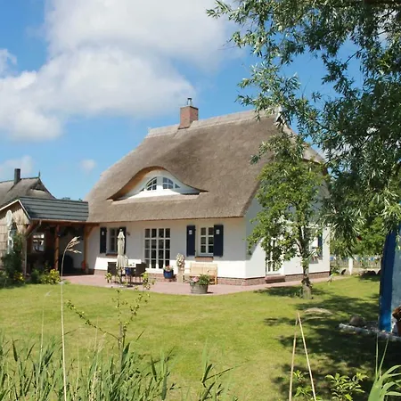 Hébergement de vacances Ferienhaus Direkt Am Wasser F *