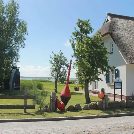Ferienhaus Direkt Am Wasser F Hébergement de vacances Born
