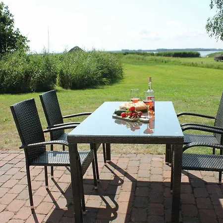 Ferienhaus Direkt Am Wasser F Hébergement de vacances *