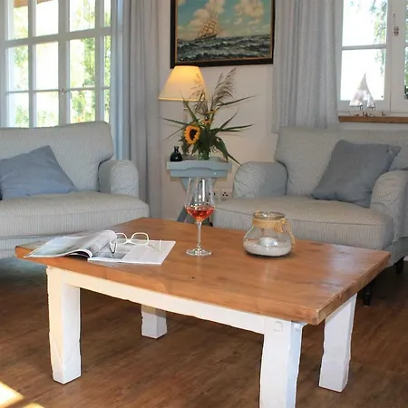 Ferienhaus Direkt Am Wasser F Hébergement de vacances Born