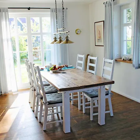 Hébergement de vacances Ferienhaus Direkt Am Wasser F Born