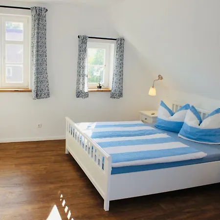Ferienhaus Direkt Am Wasser F Hébergement de vacances Born