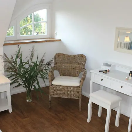 Ferienhaus Direkt Am Wasser F Hébergement de vacances *